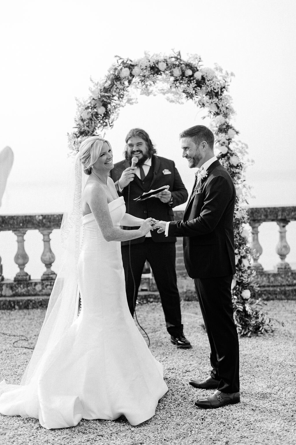 best-italy-wedding-photographer-soft-airy-lake-como-garda-mike-hannah-previews-2