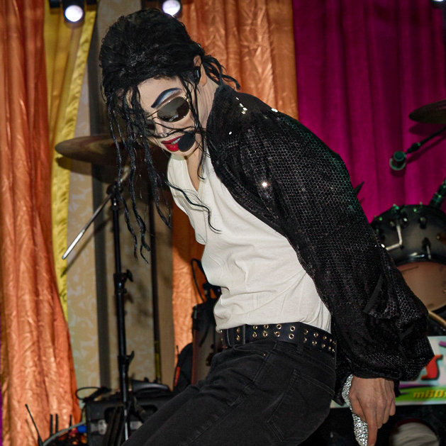 No, Michael Jackson did not show up at this Corporate Event but this impersonator never broke from character!