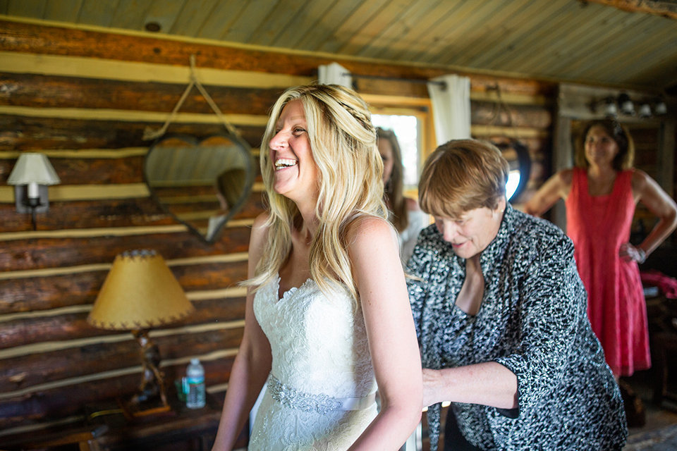 Strawberry-Creek-Ranch-Wedding-Ashley-McKenzie-Photography-Small-Wildflower-Outdoor-Wedding-Mom-helping-with-wedding-dress