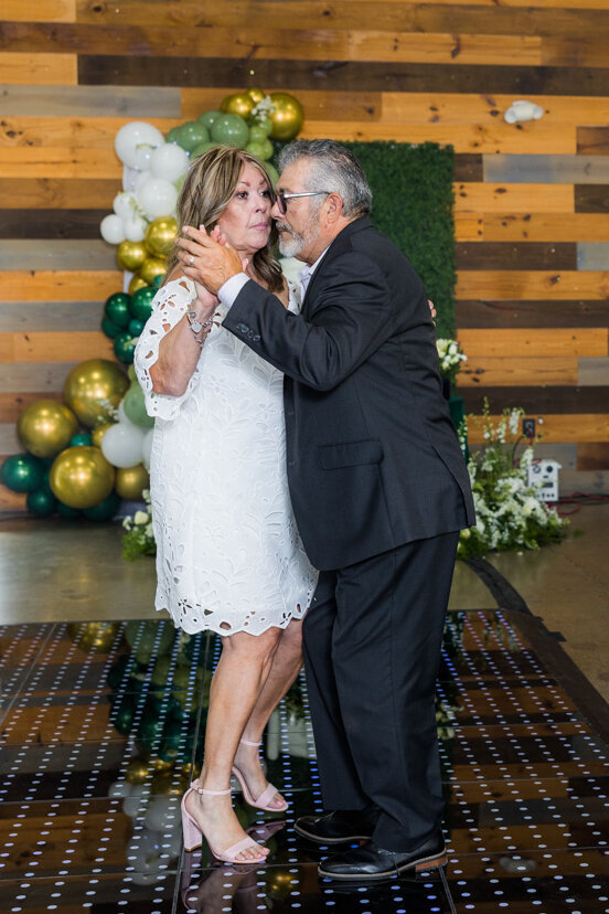 couple-dancing