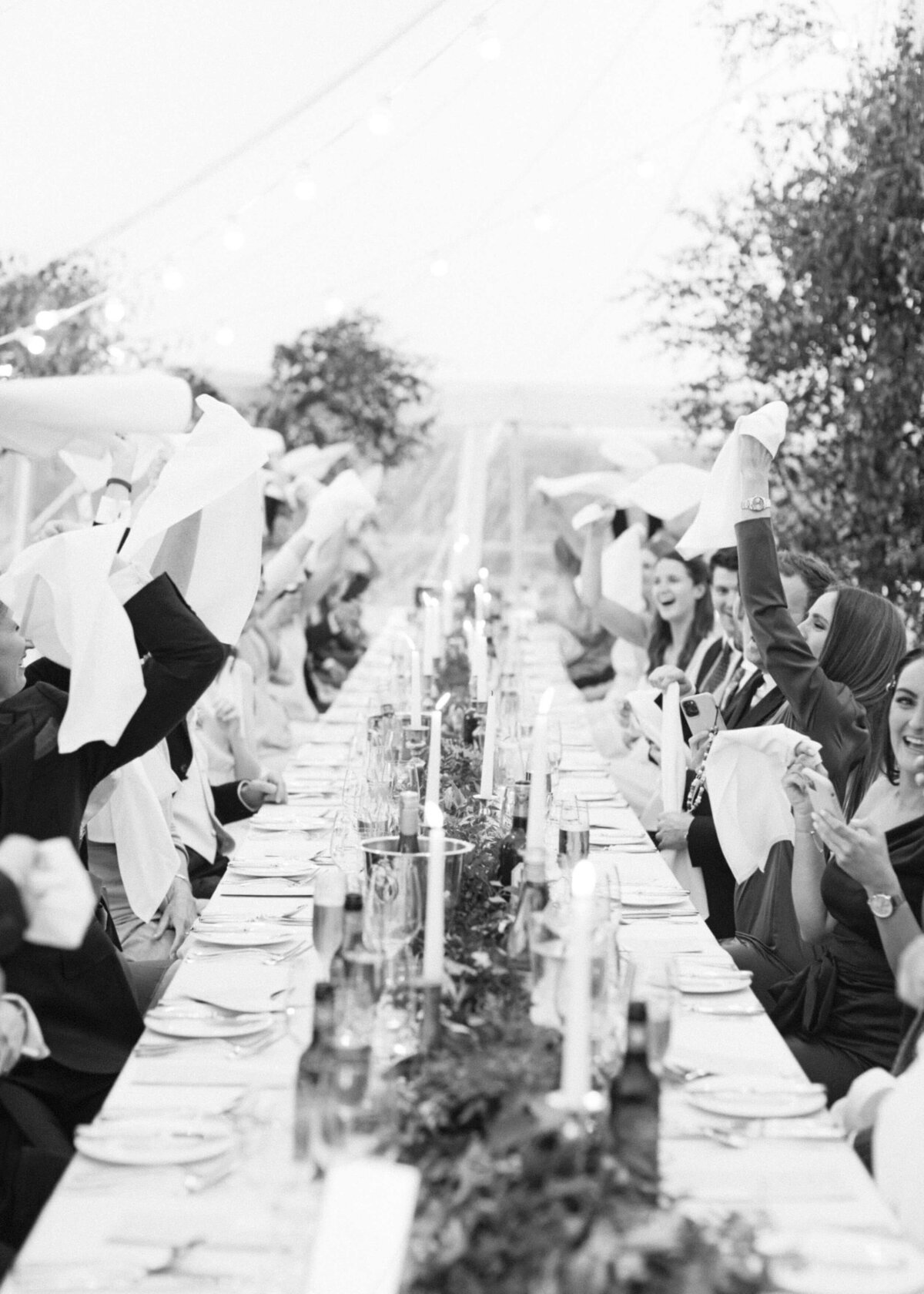 chloe-winstanley-weddings-napkin-spinning-black-white