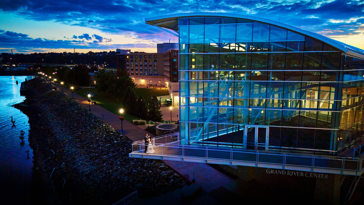 grand-river-center-wedding-dubuque