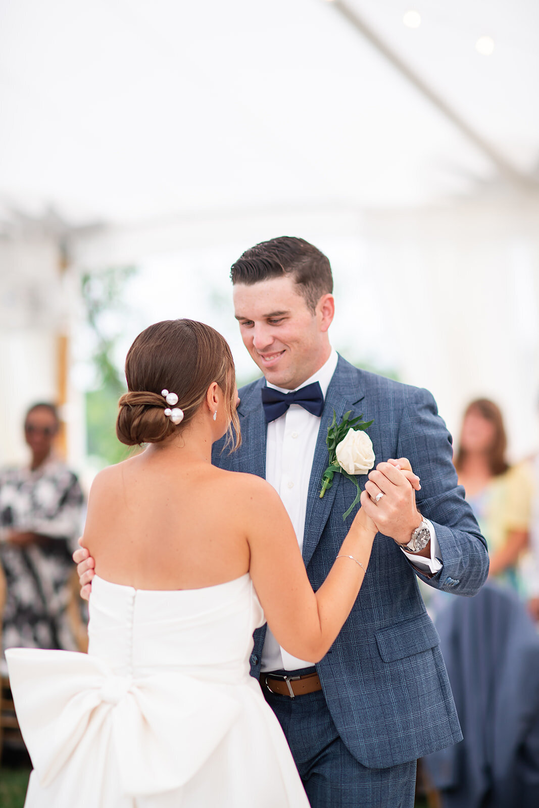 first-dance-at-guilford-yacht-club-jen-strunk-events