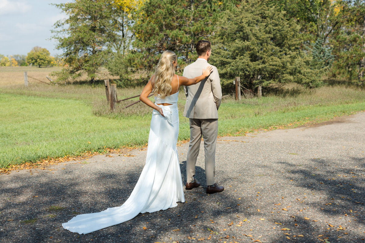 Backyard-Wedding-Rogers-MN-B&S-Will-DeGraw-Clever-Disarray-6