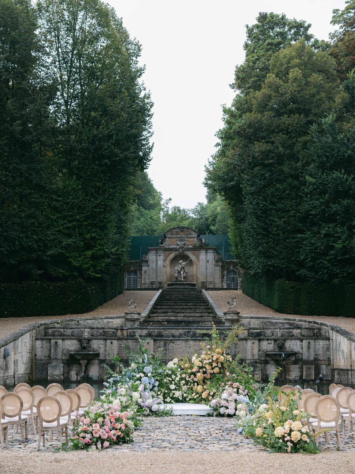 Chateau-de-Villette-wedding-florist-FLORAISON-12