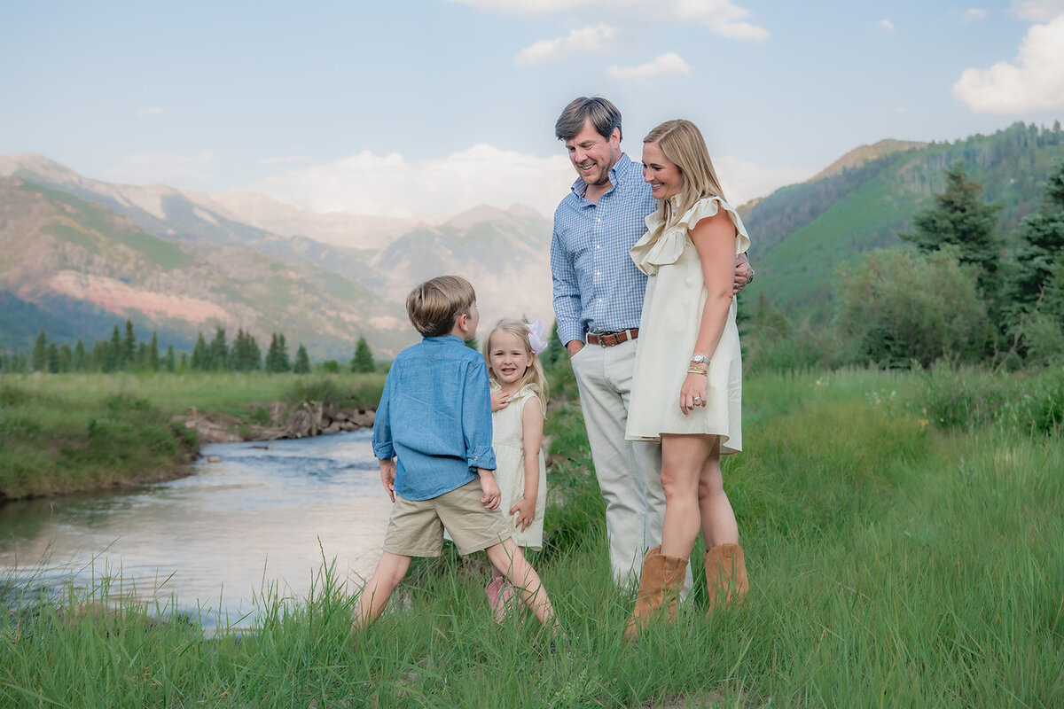 Family photography session in Camas Washington, mom, dad, and children