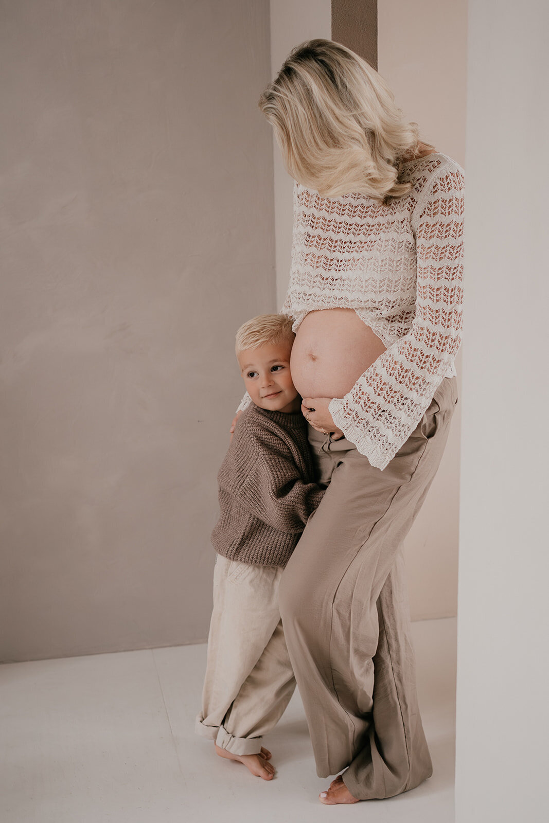 Leukfotografie-zwangerschapsfotografie-studio-the-loft-Attelier oost-puur-ongedwongen.jpg-12