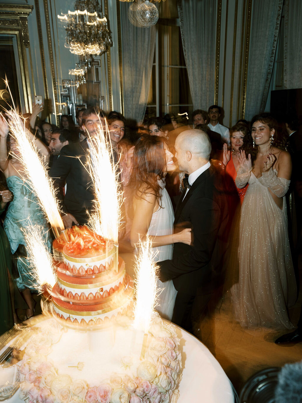 Paris-Wedding-Photographer-Crillon-Linanese-Couple-Party-Palace-7052