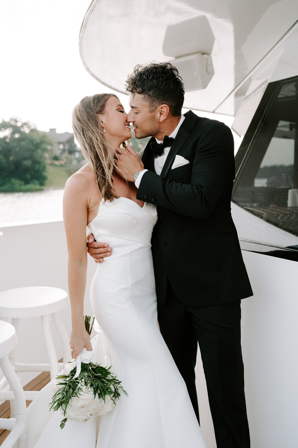 abby-parker-lake-minnetonka-wedding-73