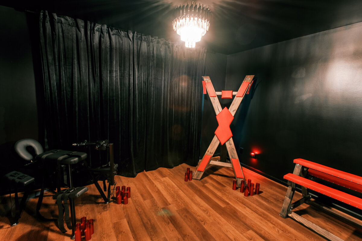 Raleigh Red Room Provocative Adults-Only Retreat in Raleigh NC Photo 24