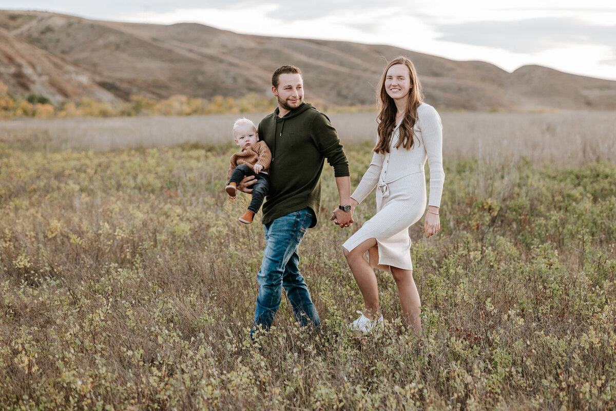 Fall Southern Alberta River Bottom Family Session (6 of 6)