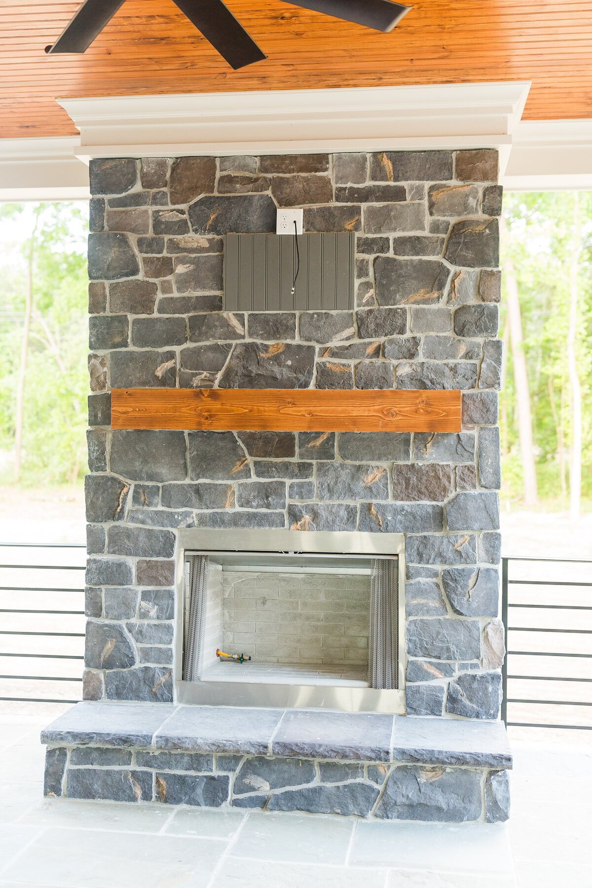 Doug Herring Builders - Taylor Home_0018