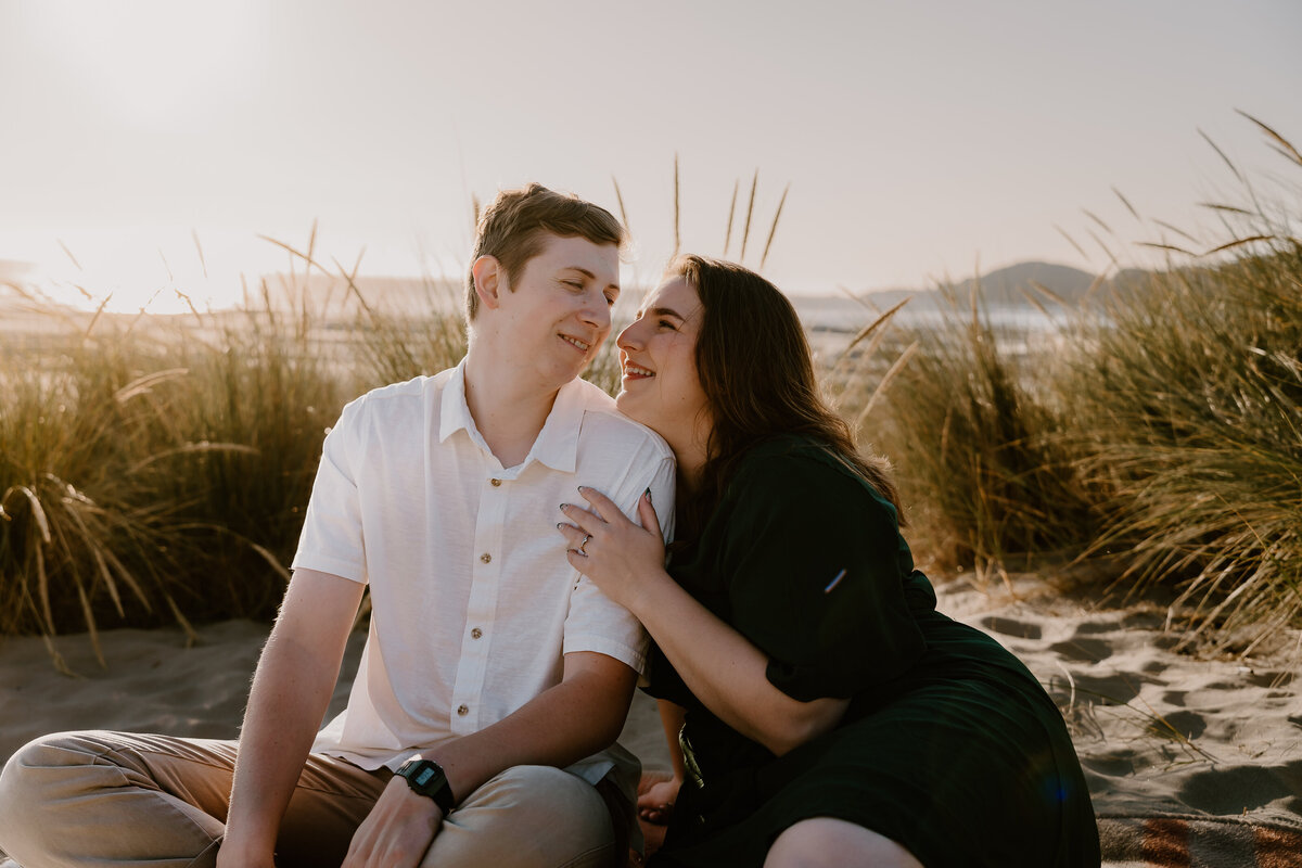 Engagement Photos  on oregon coast by magnolia june visuals