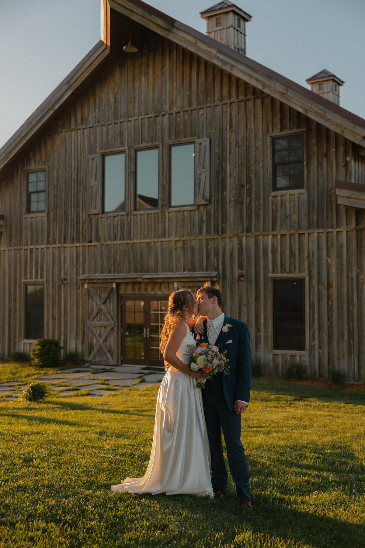Sydney and Brant's Rustic Midwest Wedding Photography-737