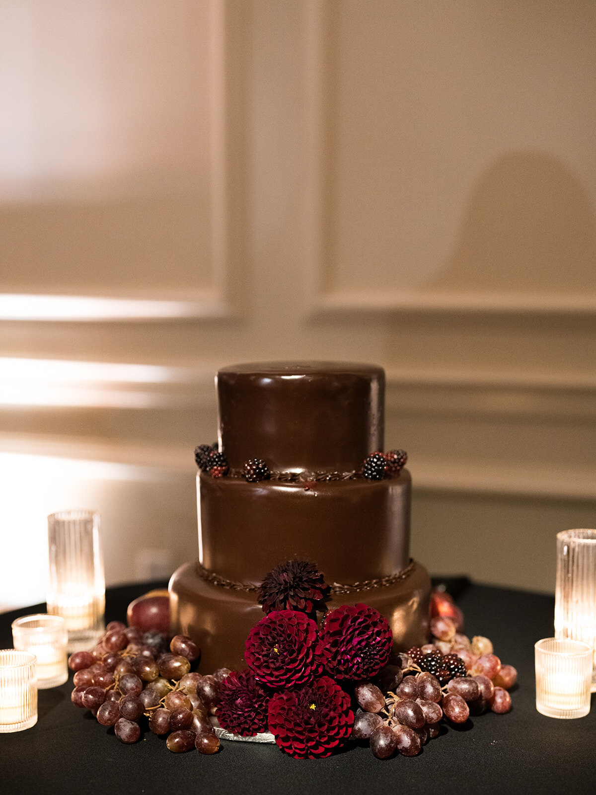 luxury-wedding-cake-with-flowers-at-woodway-country-club