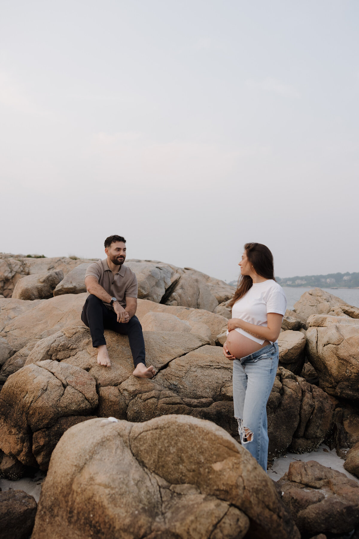 coastal-new-england-maternity-photoshoot-4