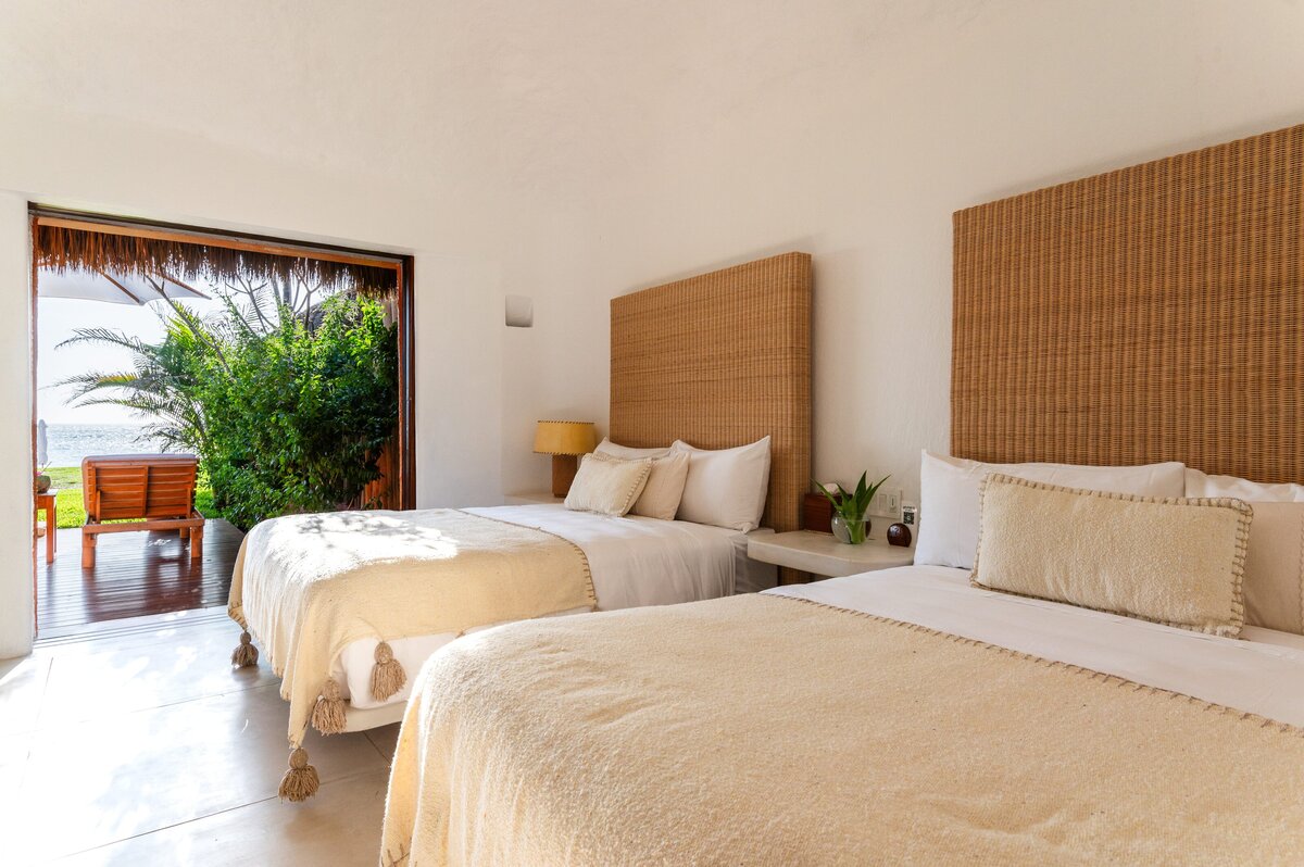 04-1-2-Careyes-Mexico-Bungalows-Playa-Rosa_4051