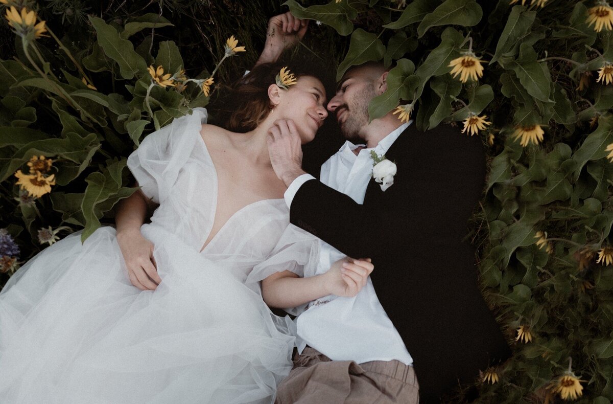 romantic-seattle-wildflowers-elopement-maria-alcantara-photography