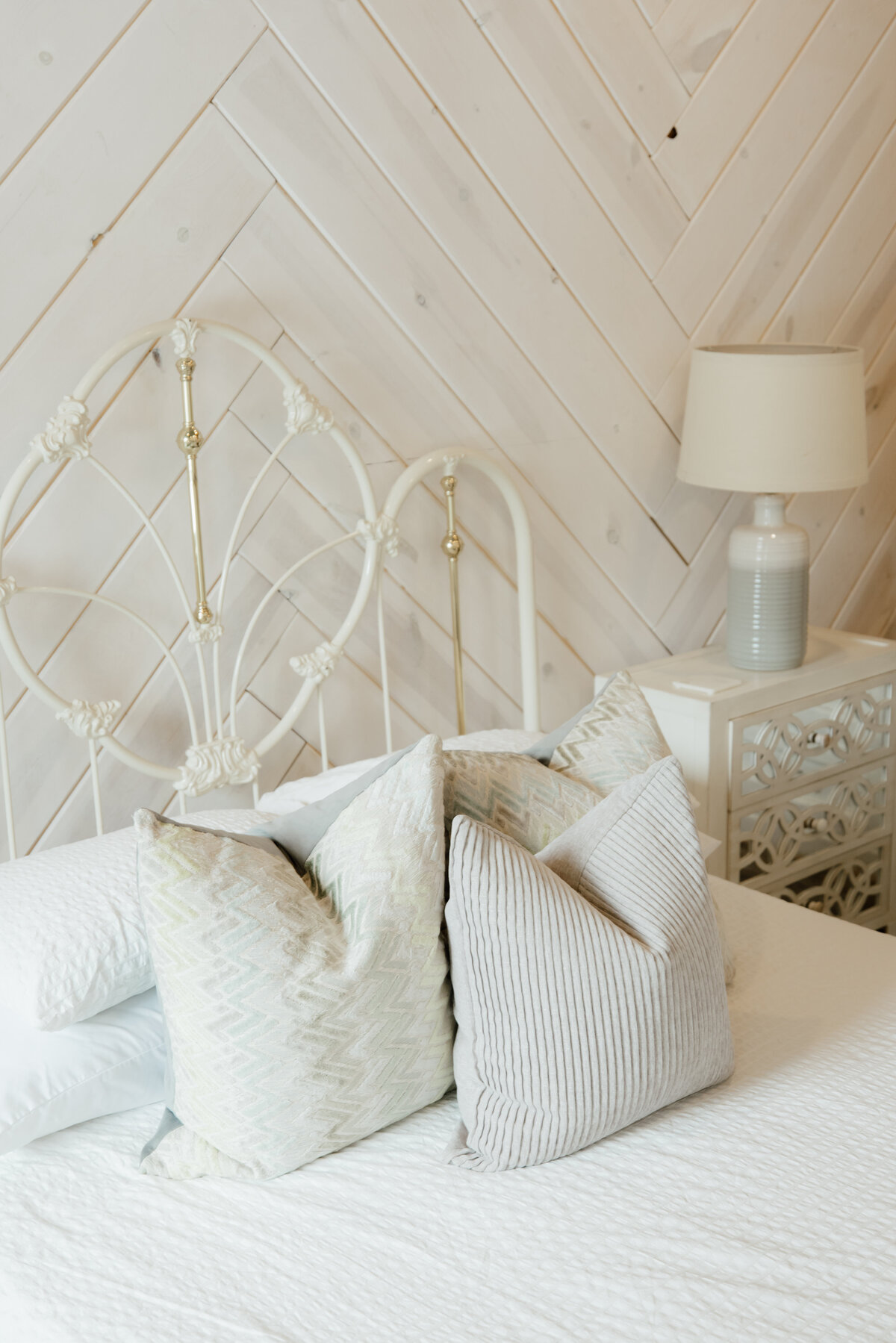 Bear-Ridge-Destination-barndo-suites-rosie-photo-video-35