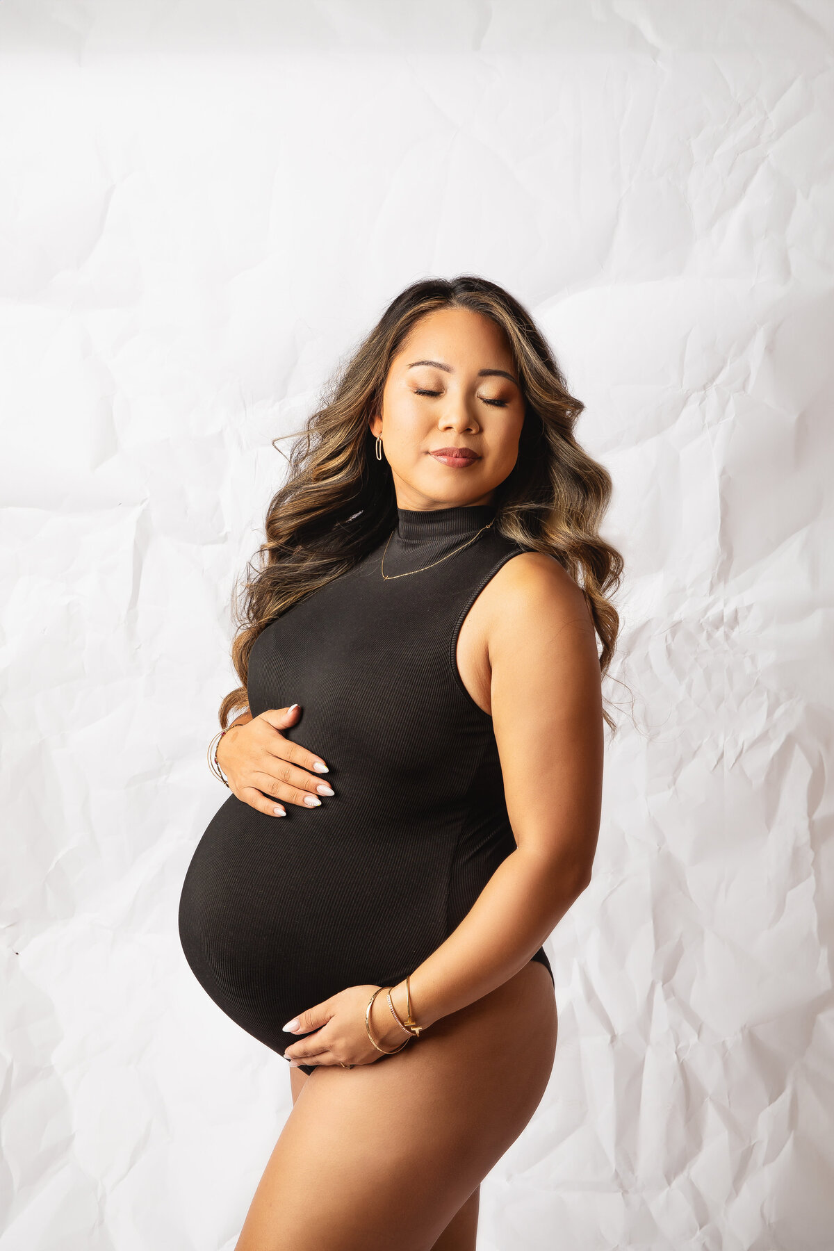 Georgetown maternity photography services for moms-to-be. Elegant, timeless, and meaningful photoshoots to treasure.