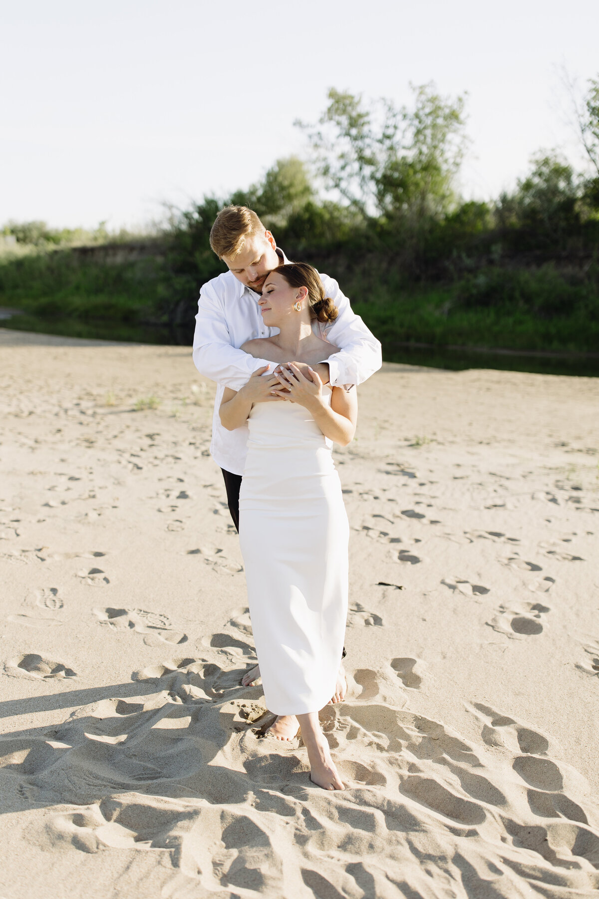 mckenzie&eric_saskatoon_saskatchewan_classy_elegant_timeless_engagement_flash_garden_beach_power_suit_bridal_wedding_photographer_photography_by_taiya415