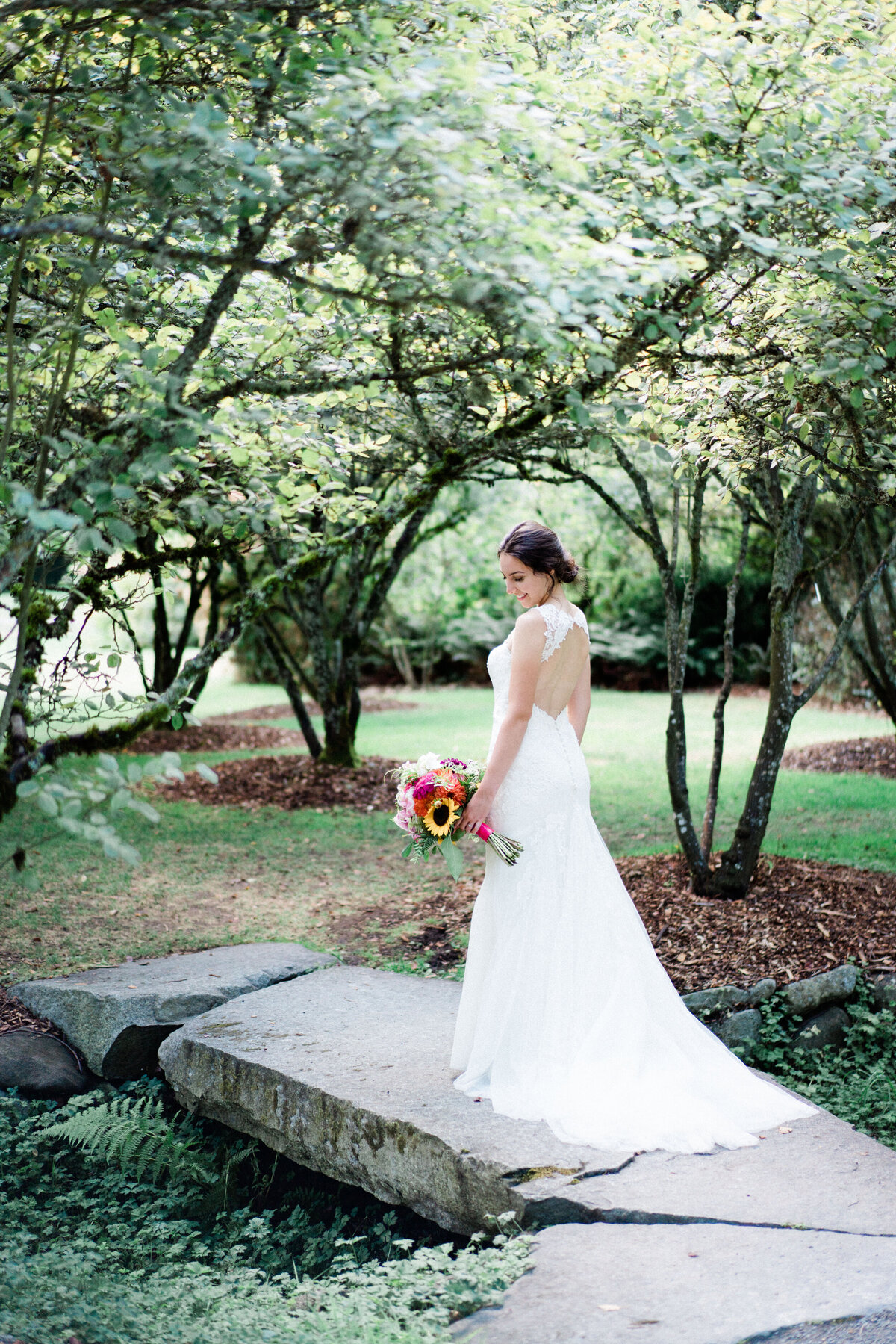 uw center for urban horticulture bridal portraits in garden of the groves in seattle