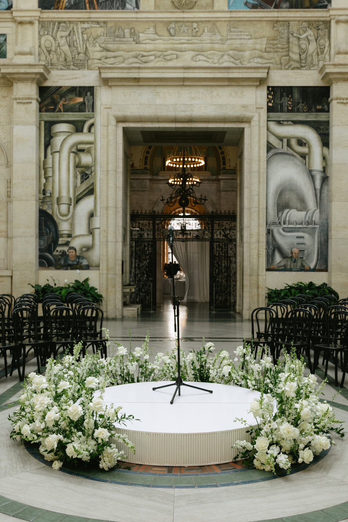 AveryPhillipsPhoto-Morgan+Dominic-DetroitInstituteofArtsWedding-200