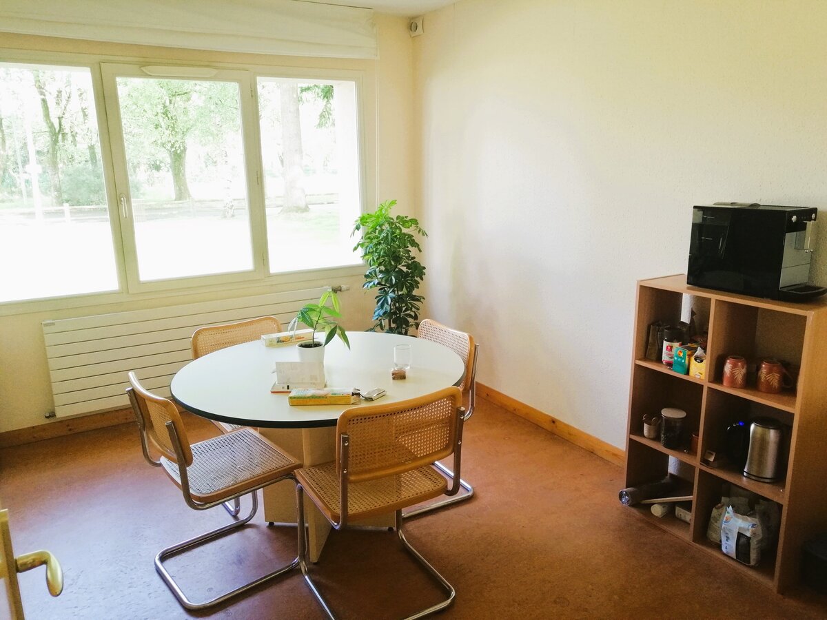 SATTVA petite salle de réunion-min