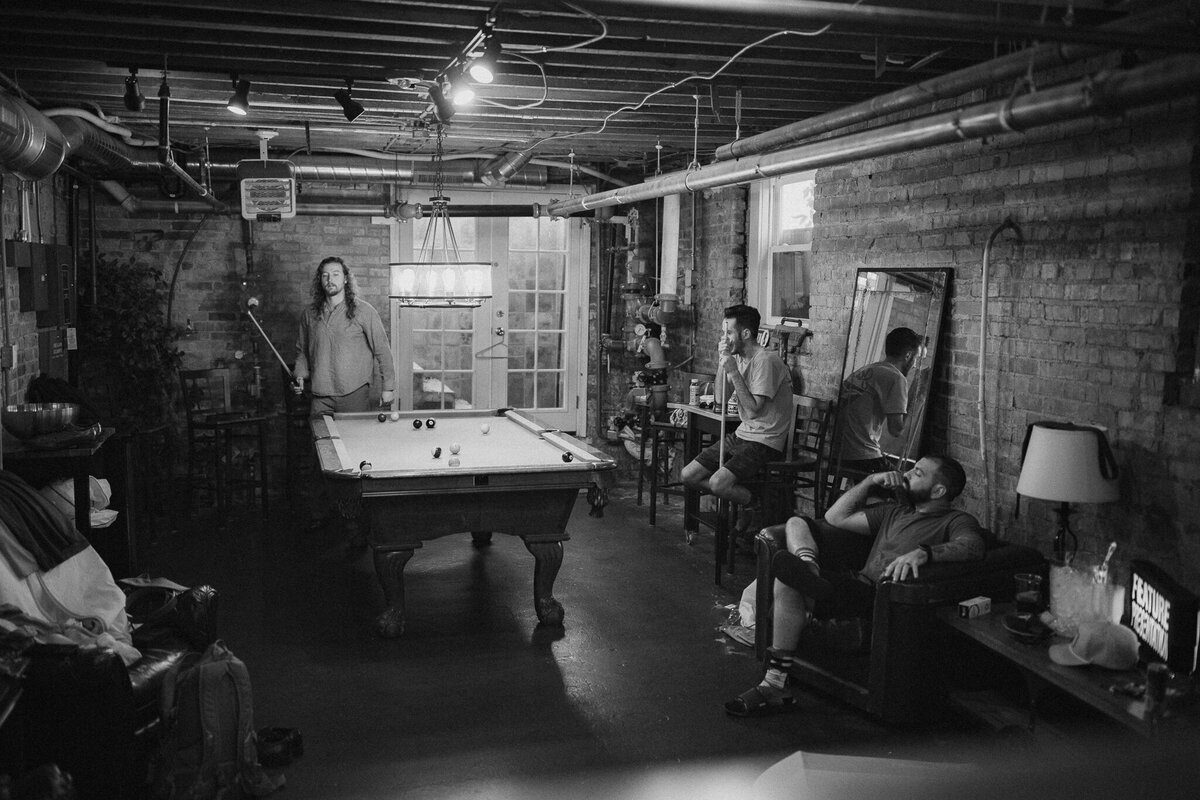 manor-house-groomsmen-playing-pool1