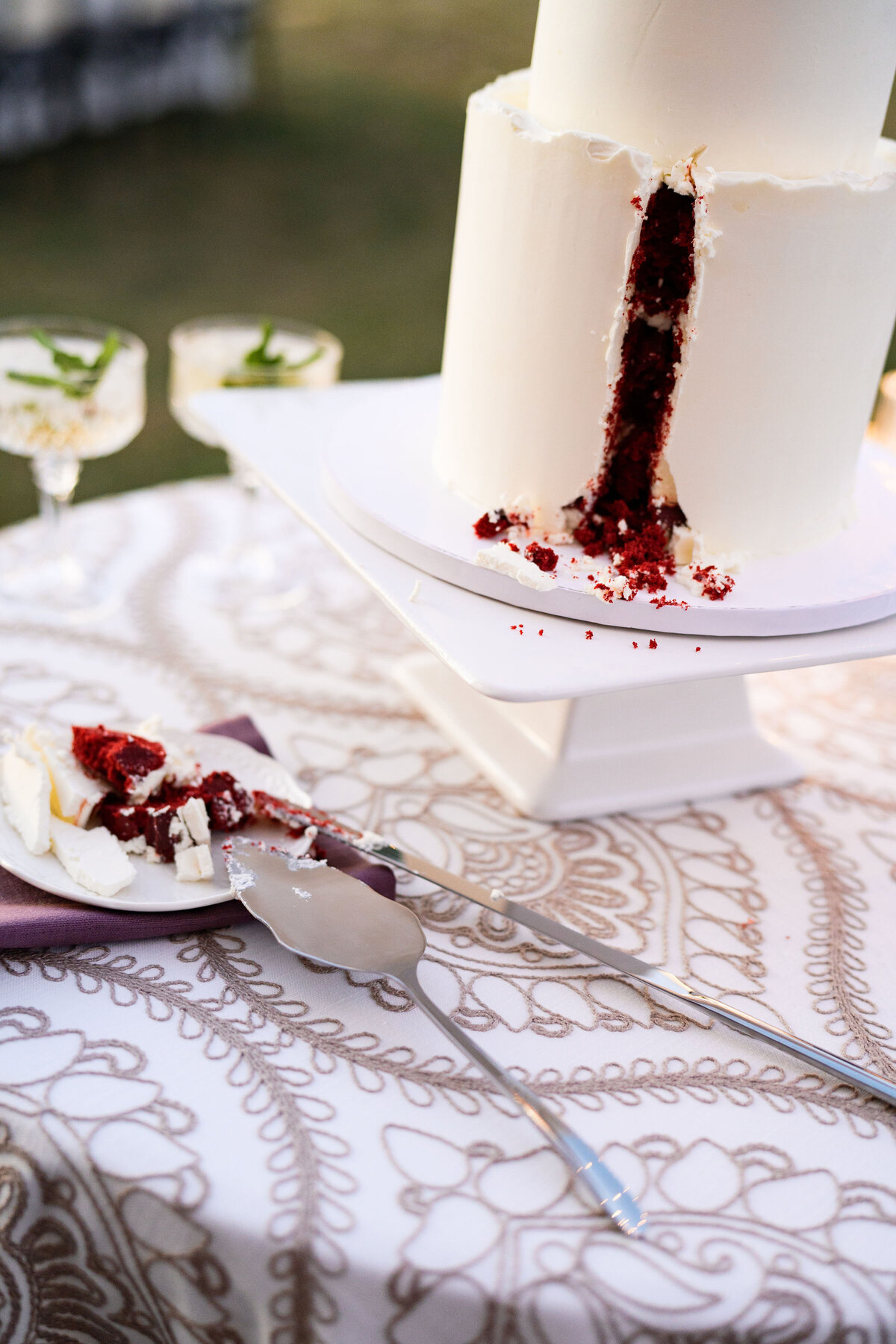 Indiana_Michigan_Wedding Planner_Idaville_Sioux Monti_Barn_Editorial_Wedding Decor_Reception_Red Velvet Cake