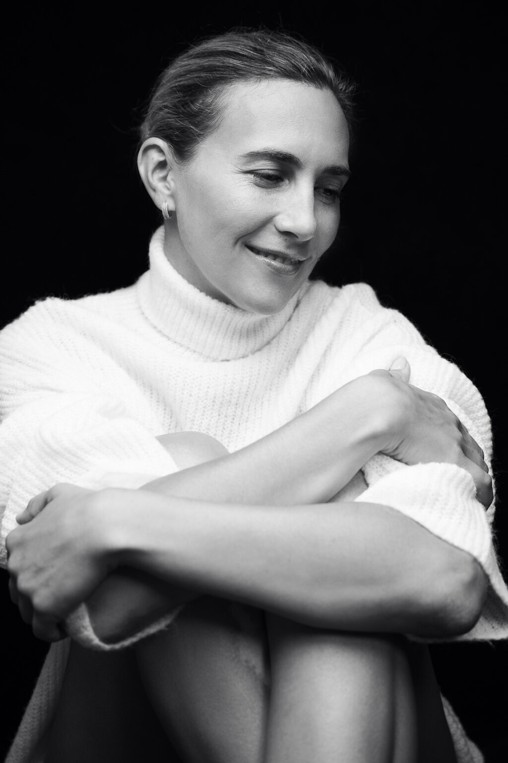 black-and-white-female-portrait-photography-1