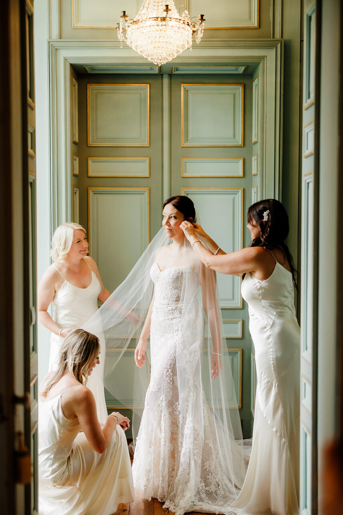 Modern_Chic_Chateau_Valouze_Destination_Wedding_Photographer-105