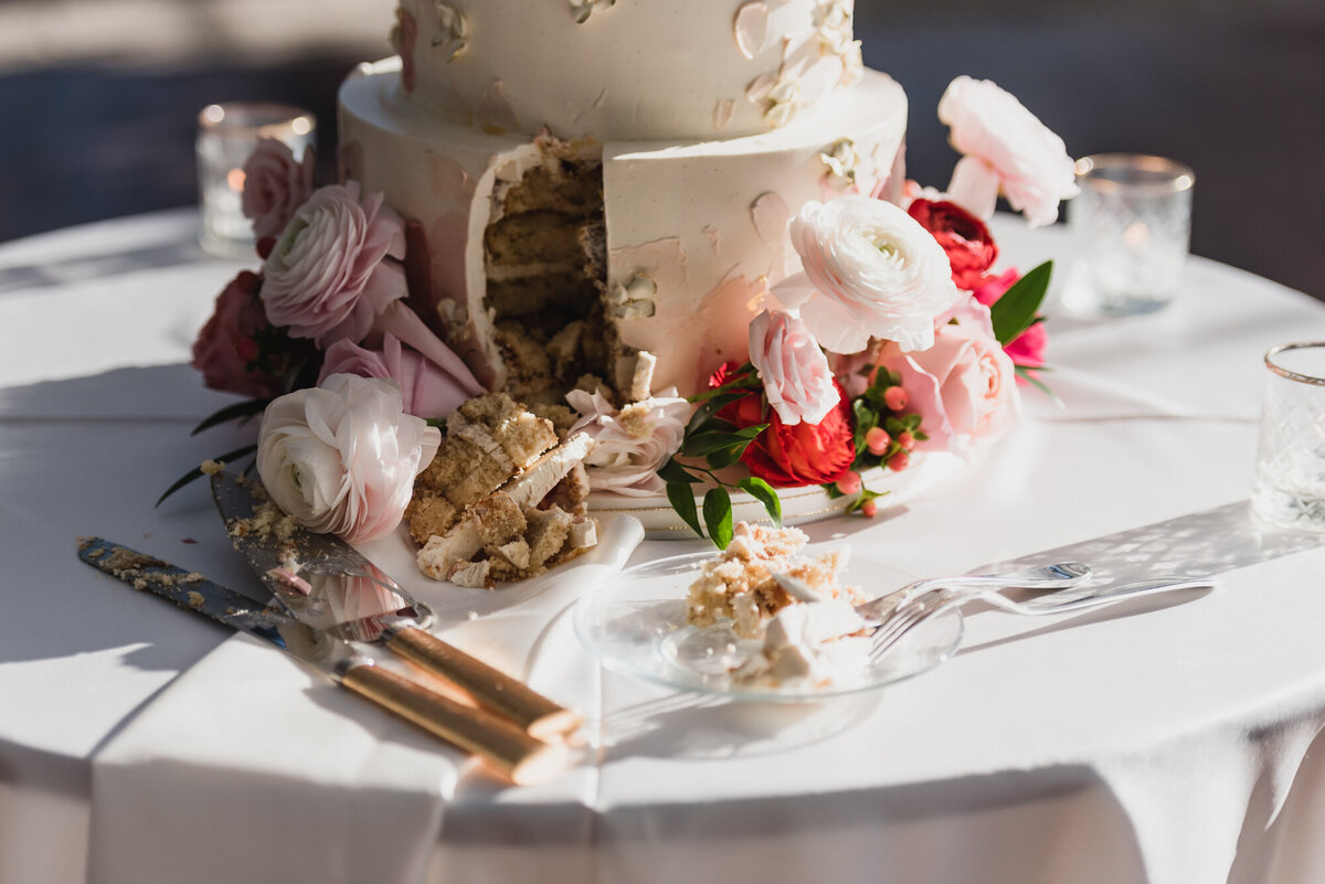 BLUSH AND BLACK SPRING PLANTERRA CONSERVATORY WEDDING IN WEST BLOOMFIELD, MICHIGAN PROVIDED BY KARI DAWSON, TOP-RATED DETROIT WEDING PHOTOGRAPHER, AND HER TEAM87