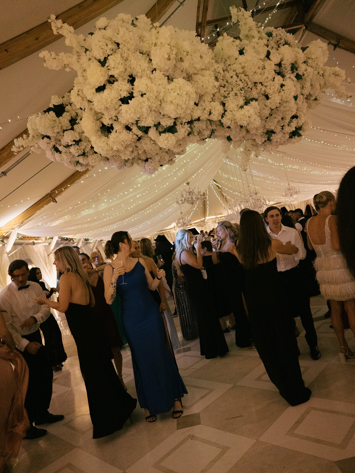 luxury-wedding-design-at-castle-hill-inn