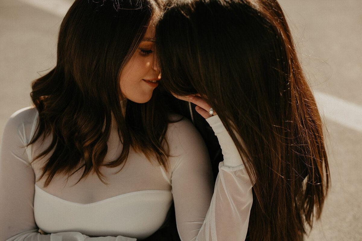 eastern-market-detroit-michigan-couples-photoshoot-lifestyle-photography-nicole-jenna-87