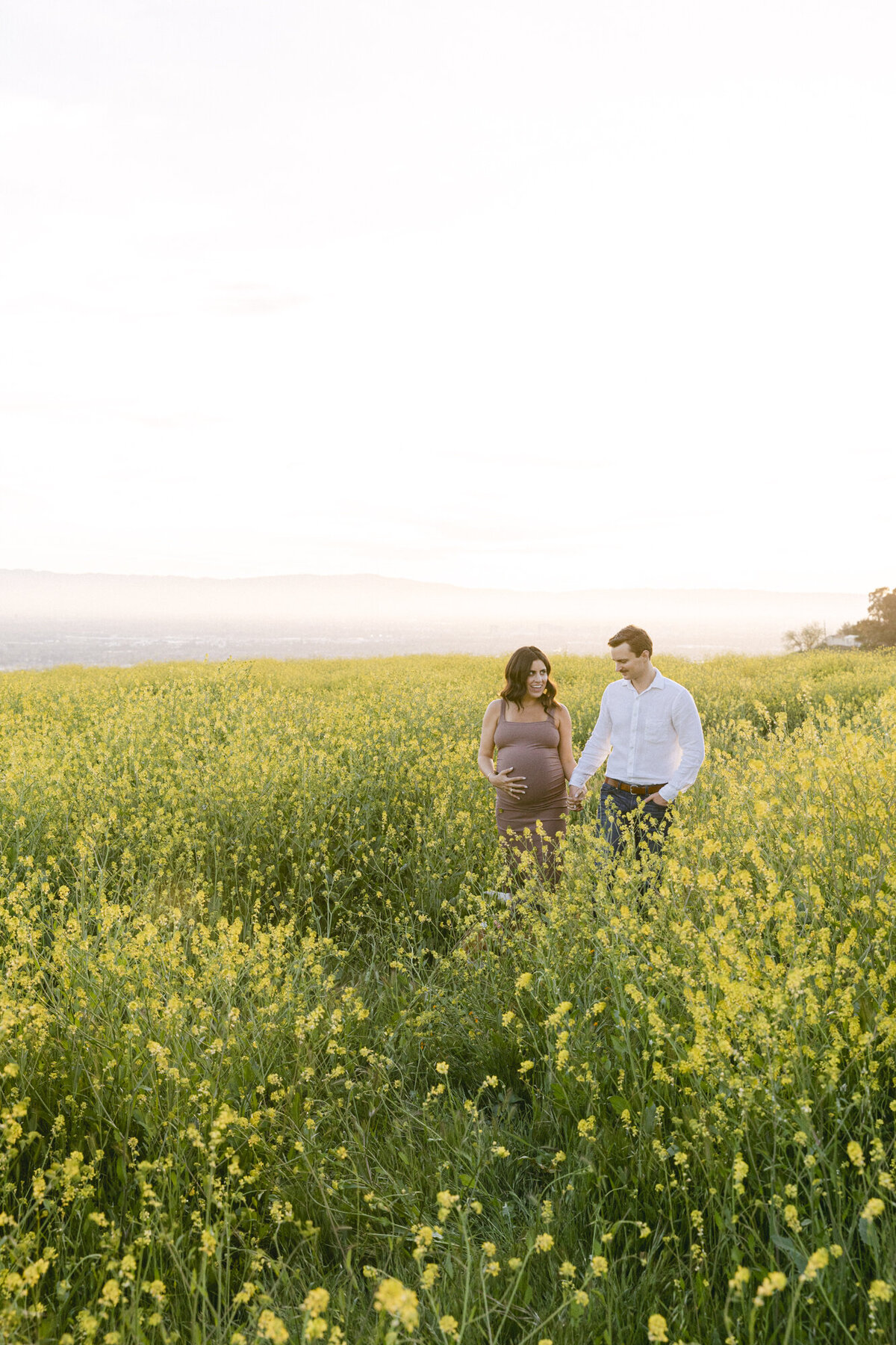 PERRUCCIPHOTO_SPRING_OPEN_FIELD_WILD_FLOWER_MATERNITY_54