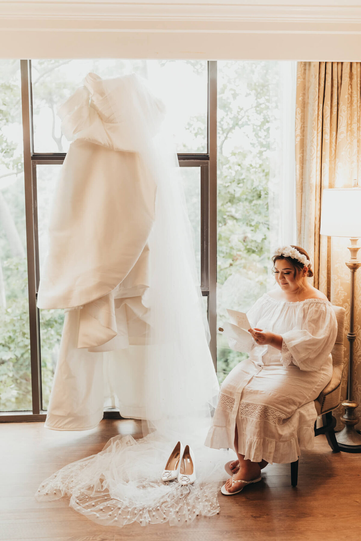 Ally's Photography captures Annie reading a card from her soon to be husband at The Houstonian hotel.