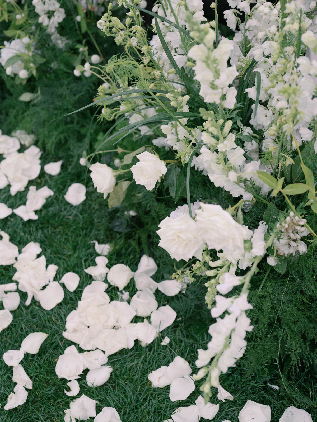 white-wedding-details-newport-rhode-island