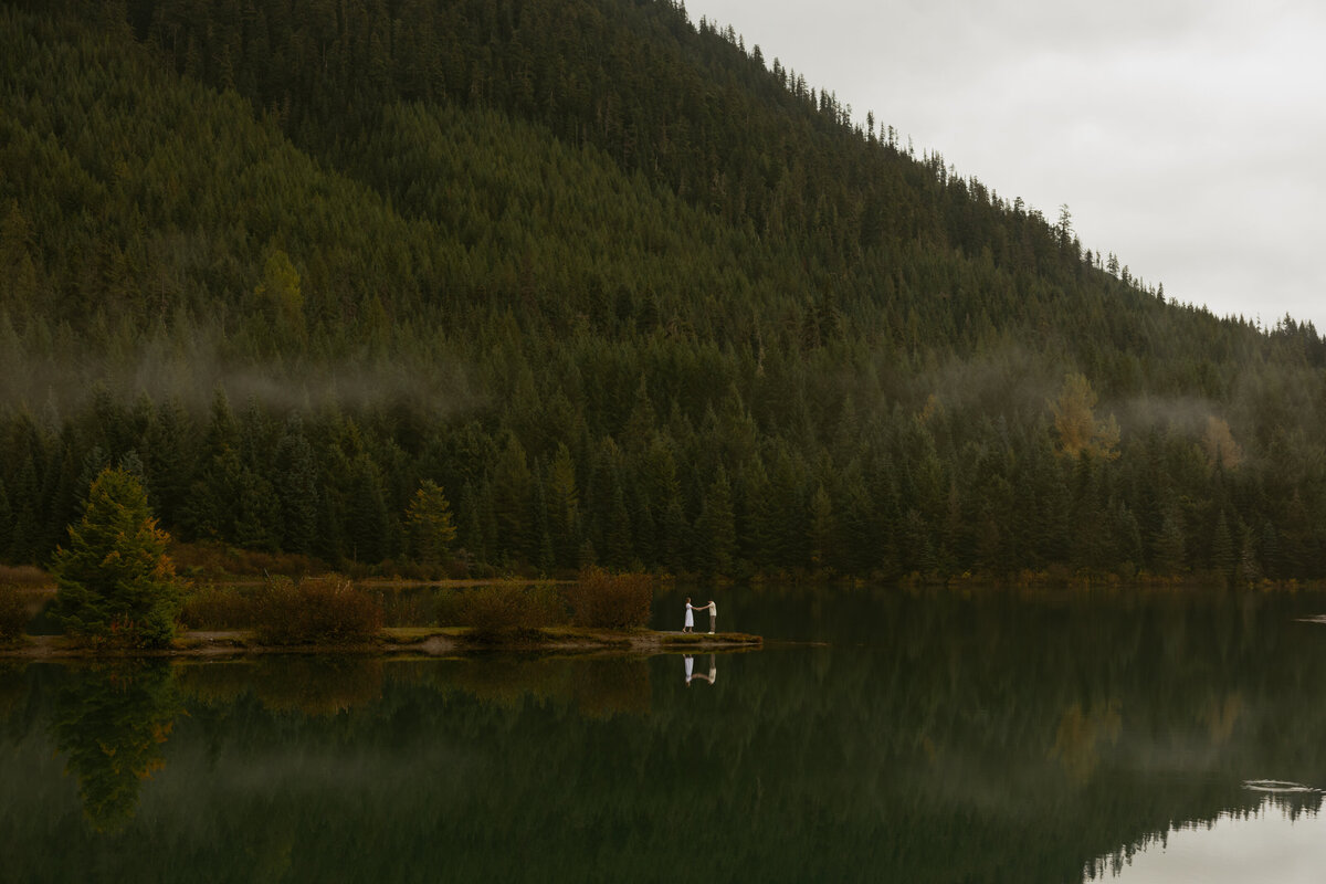 Engagement-Session-PNW-Gold-Creek-Pond-Washington-Couples-Photographer-Tessa-Marie-Collective