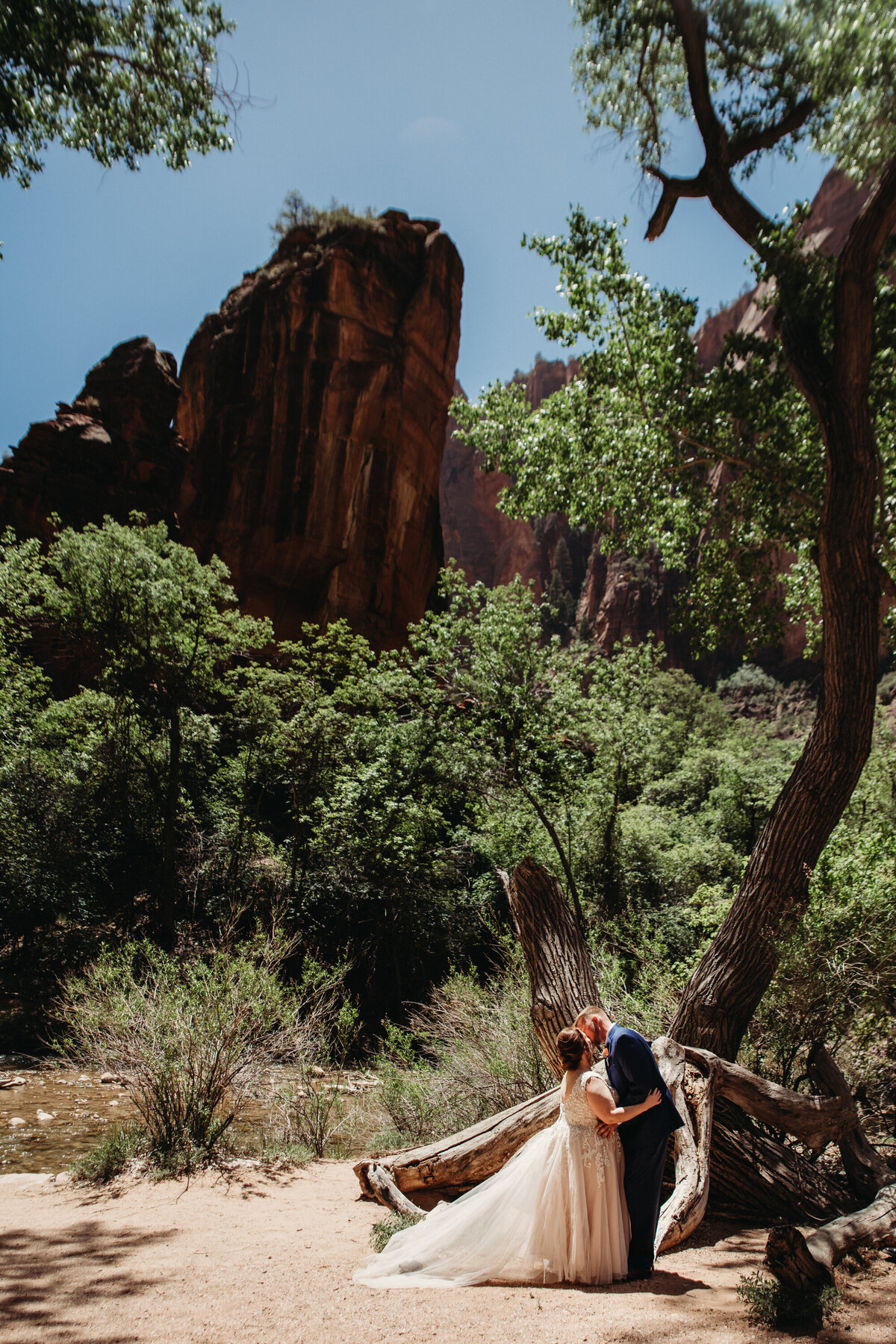 Bride and Groom kiss in Zion National Park by mountains by Ohio elopement photographer