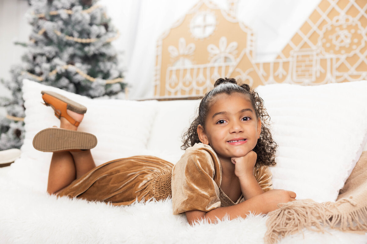 2025HolidayMinis_HundredsofMoments_Promo-15