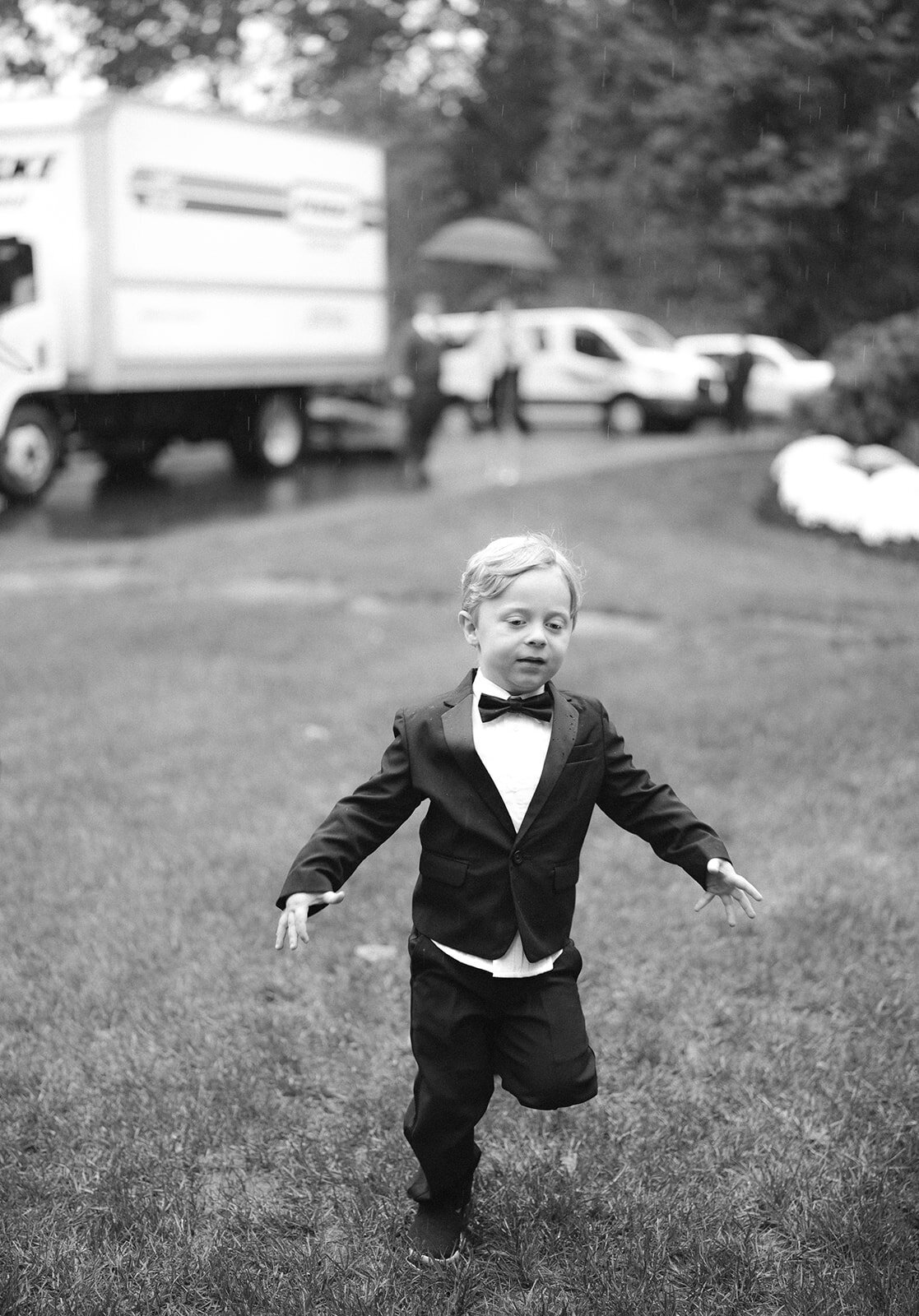 black-and-white-wedding-pictures-toddler-wedding-cute-aesthetic-enza-events