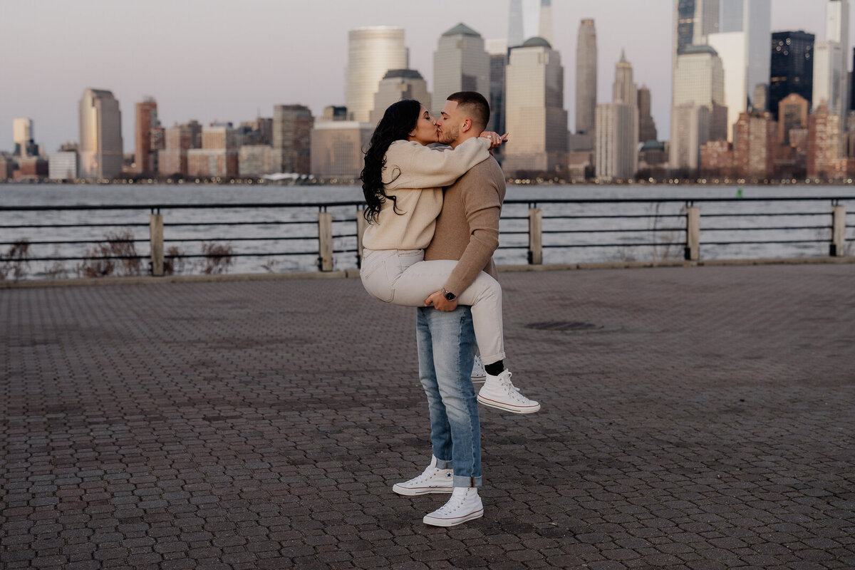 engagement-session-jersey-city-liberty-state-park