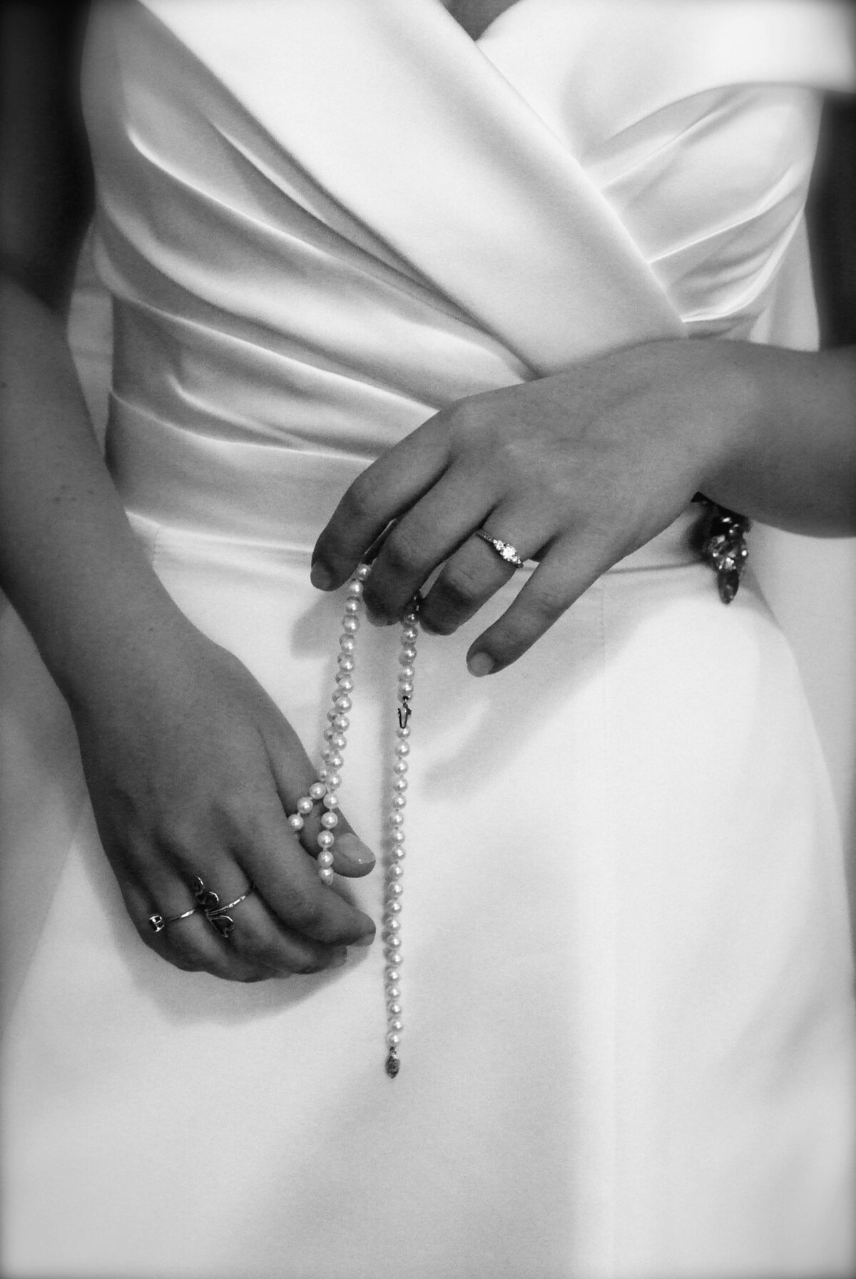 Maria-McCarthy-Photography-bridal-pearls