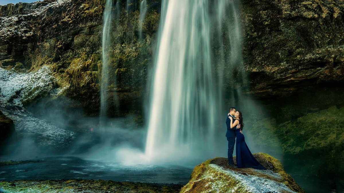 Iceland elopment or prewedding session