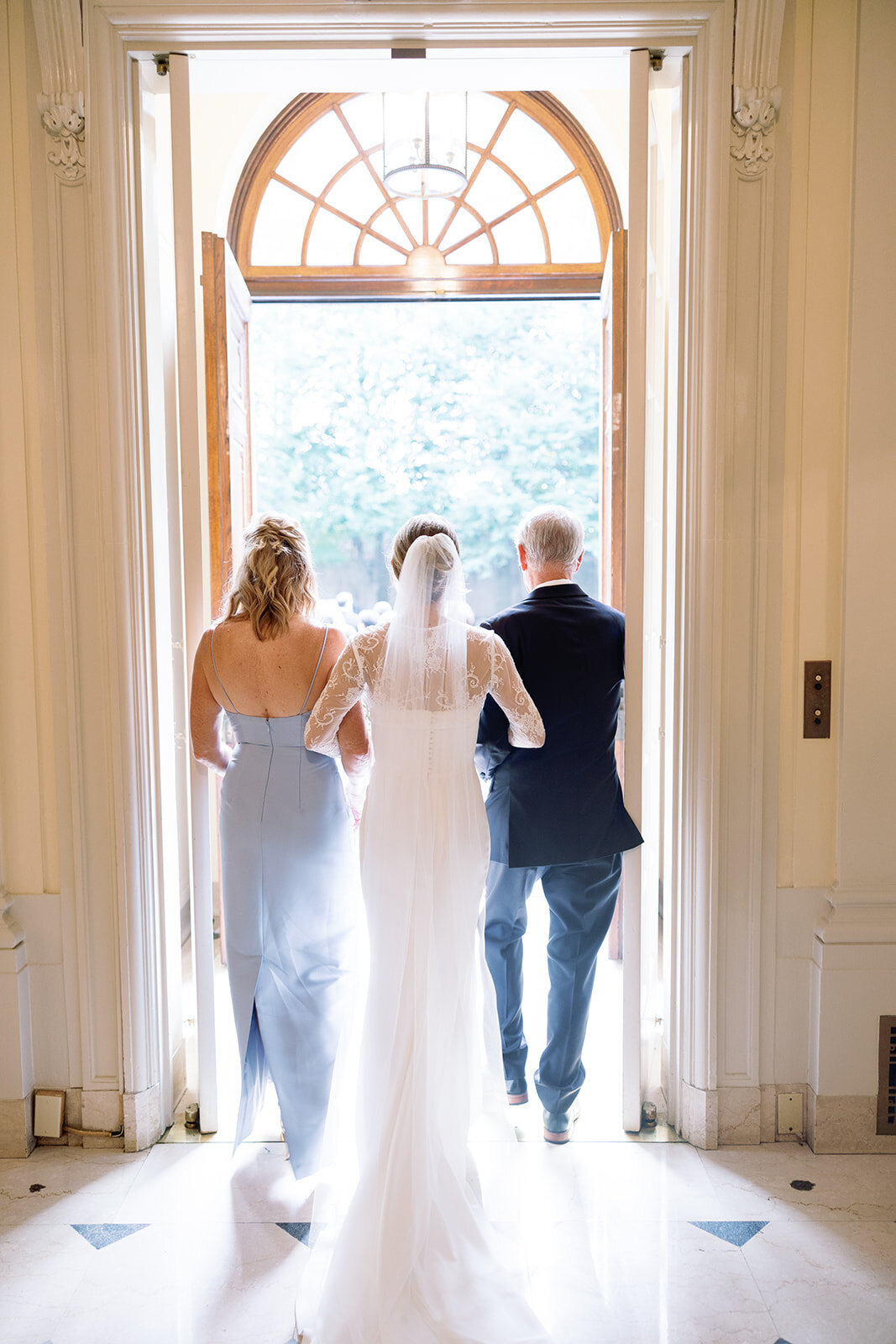 summer-wedding-ceremony-at-glen-manor-house