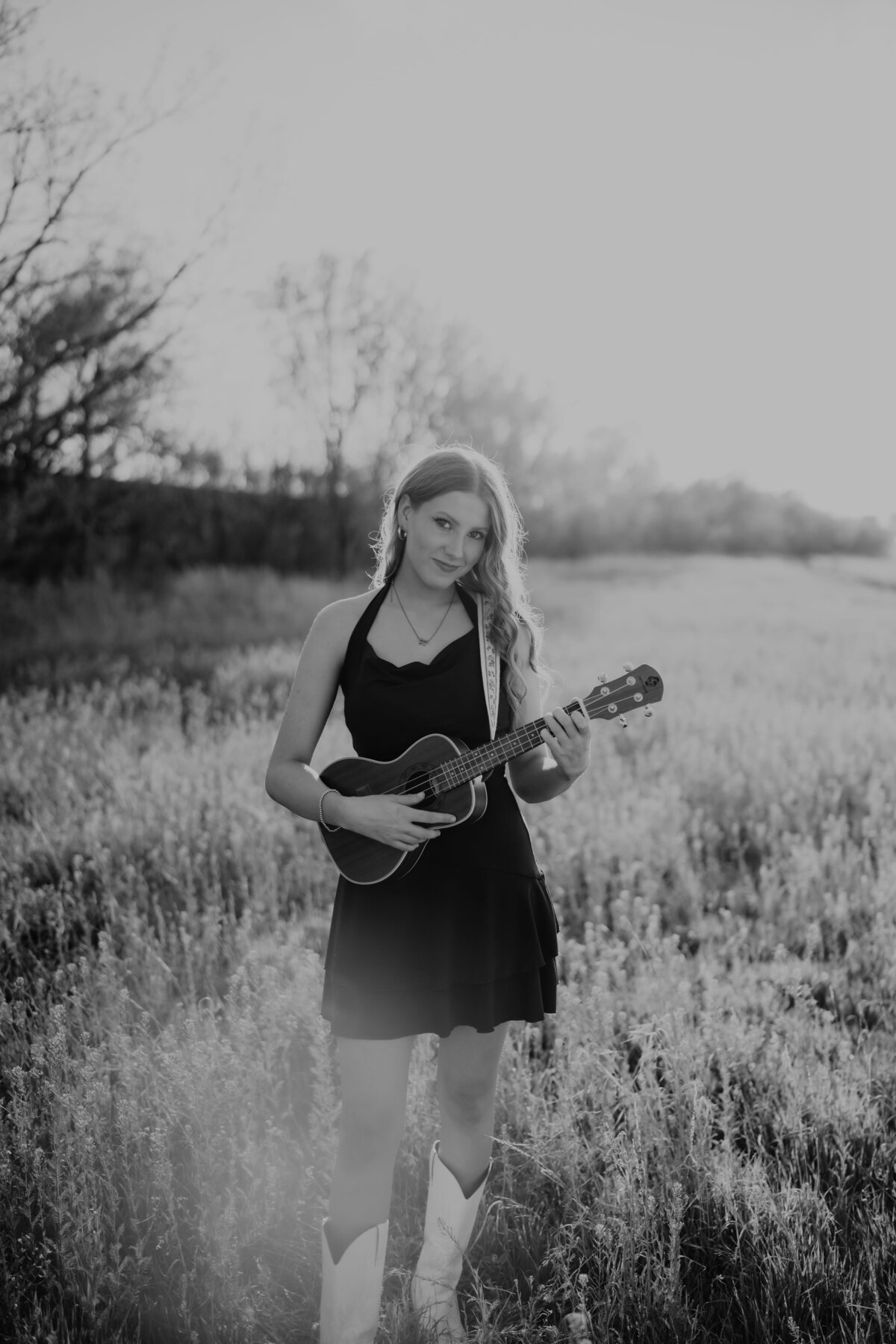 senior holding ukele, senior photo session outdoors in amarillo texas