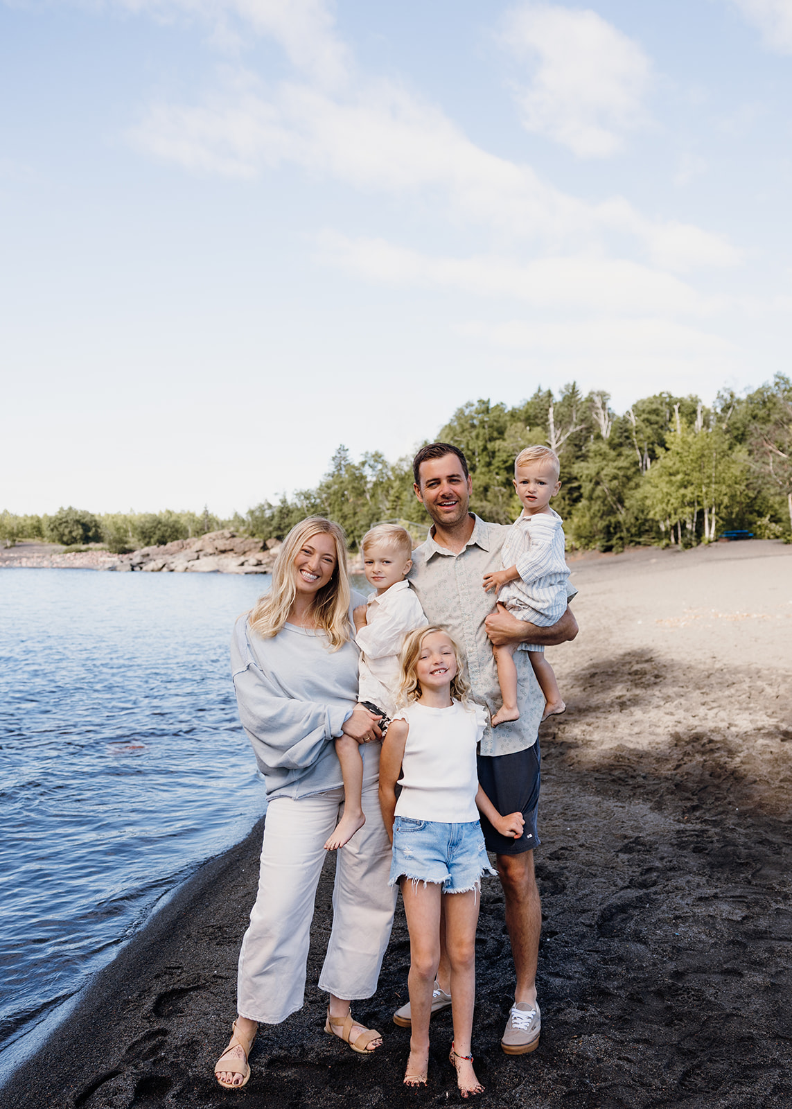 Family photos without the stress — just laughter, hugs, and real moments. Minnesota family photographer for playful, true-to-life memories.