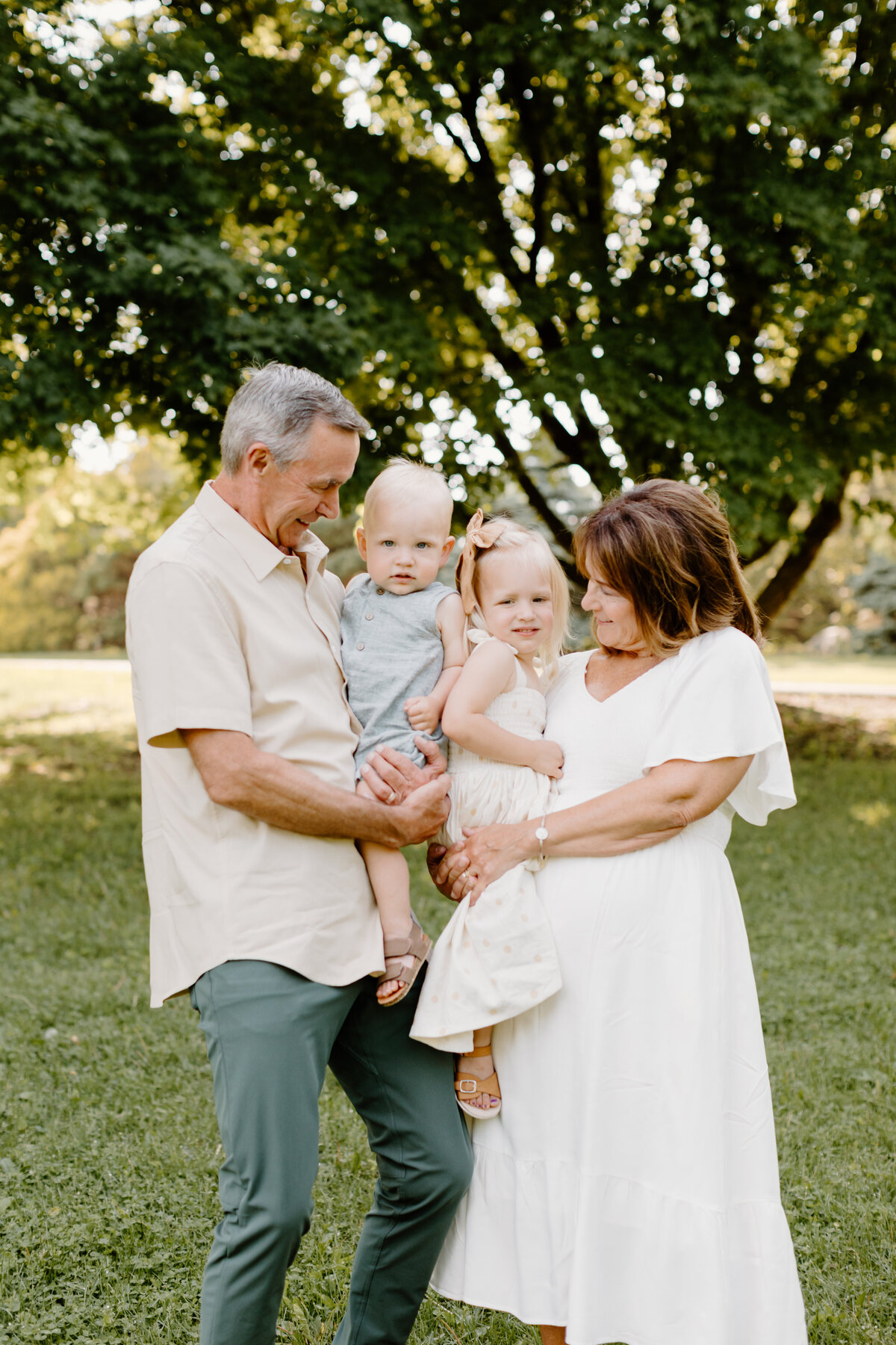 christina_ney_photography_wedding_engagement_lifestyle_photographer_dubuque_iowa_wedding_planning_assistance_adventurous_bold_laidback Family Photography6