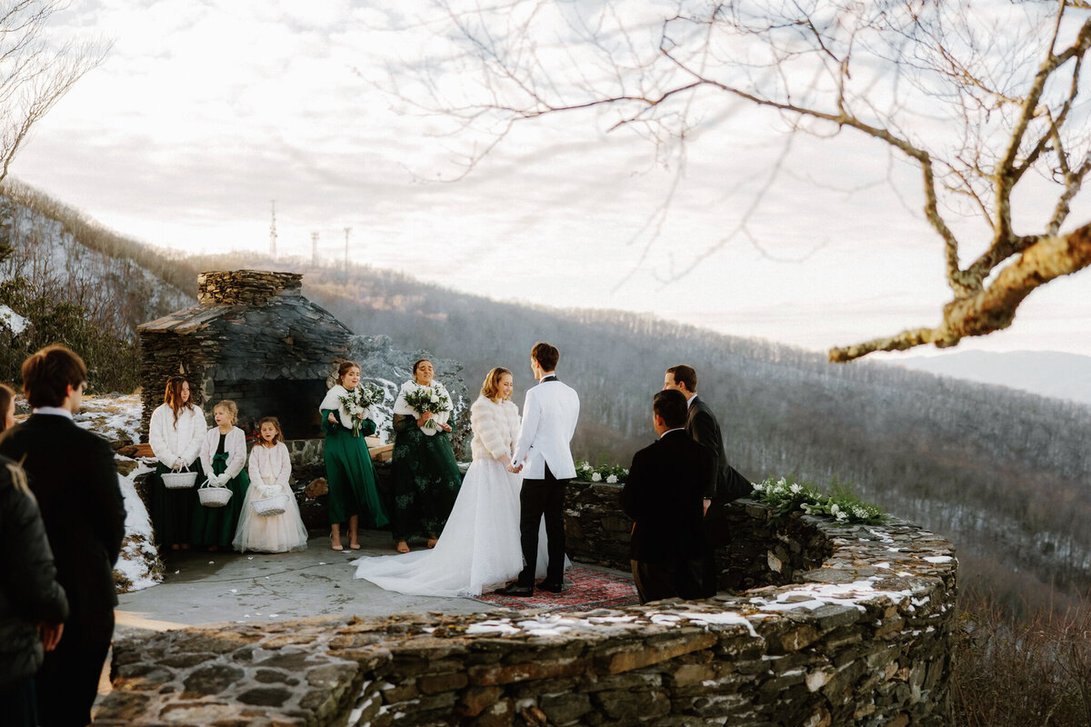 Wedding ceremony on the cliffs of Twickenham House